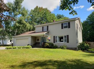 17 Sandy Ln, Skowhegan, ME 04976