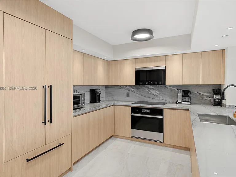1800 Sunset Harbour Dr #1102/4 — Photo 10