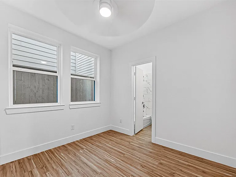 2105 Holman St — Photo 3