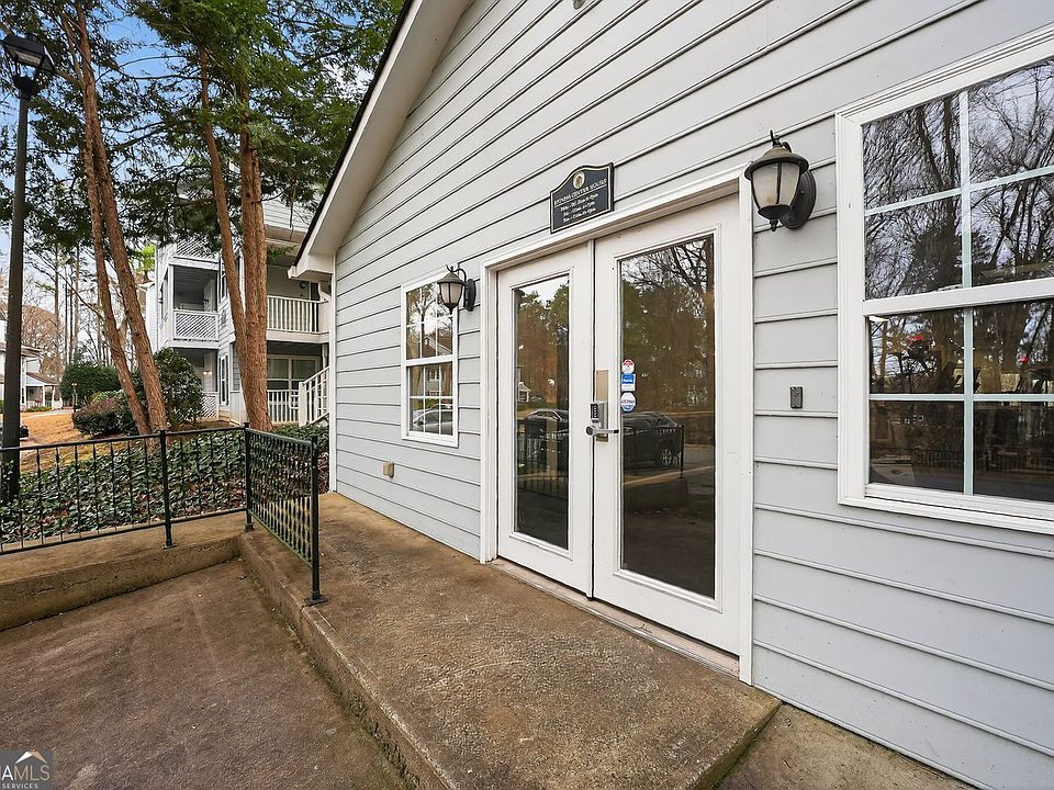1st image of 3921 Riverlook Pkwy SE Unit 210