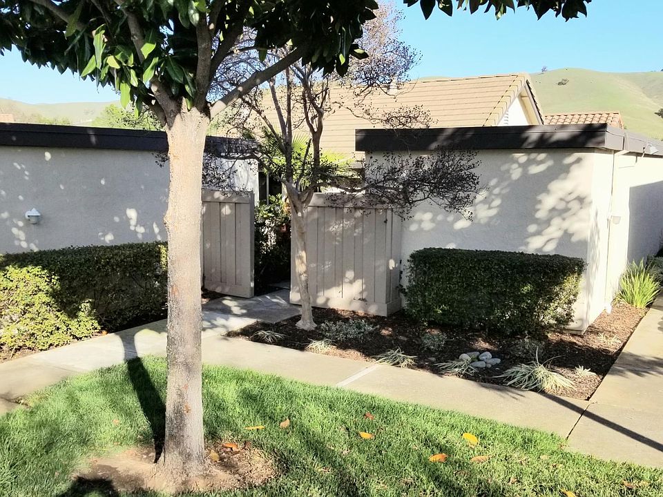 Private Courtyard Entry