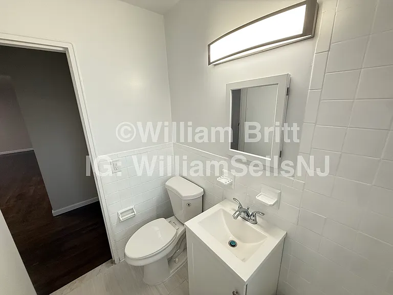 223 50th St #1A — Photo 9