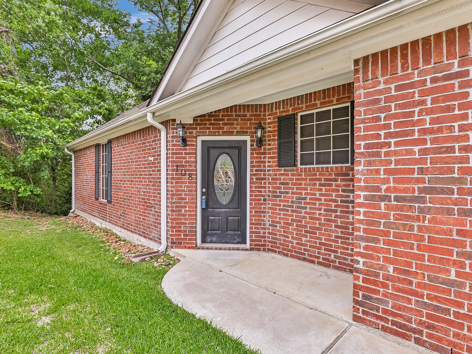 3 bed, 1598 sqft, $1,875 — Photo 3