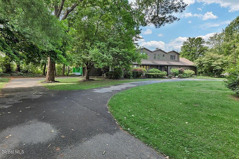 3rd image of 758 Feura Bush Road