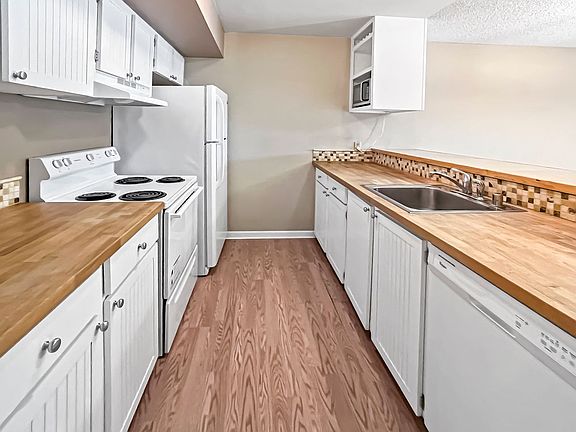 2nd image of 5844 NE 75th St Unit A105