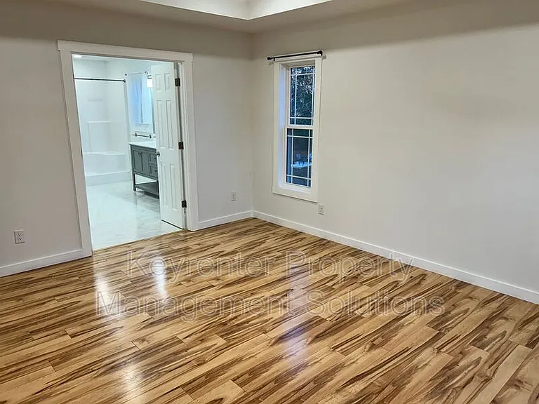 317 Sterling St #B — Photo 15