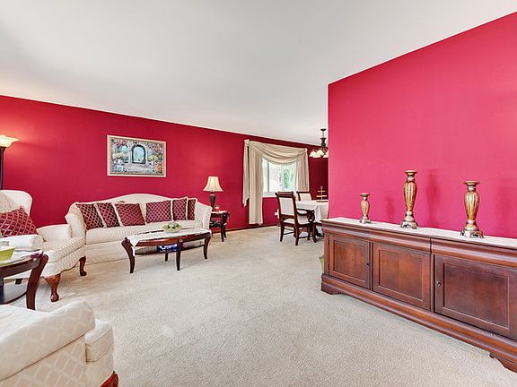 3rd image of 14427 Pineview Ct