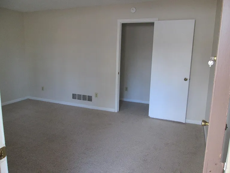 105 Landford Ct — Photo 2
