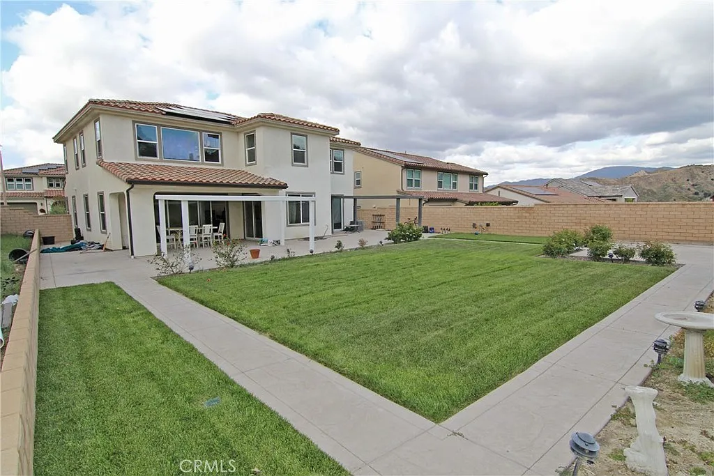 4 bed, 3.5 bath, 3238 sqft, $5,900 — Photo 2