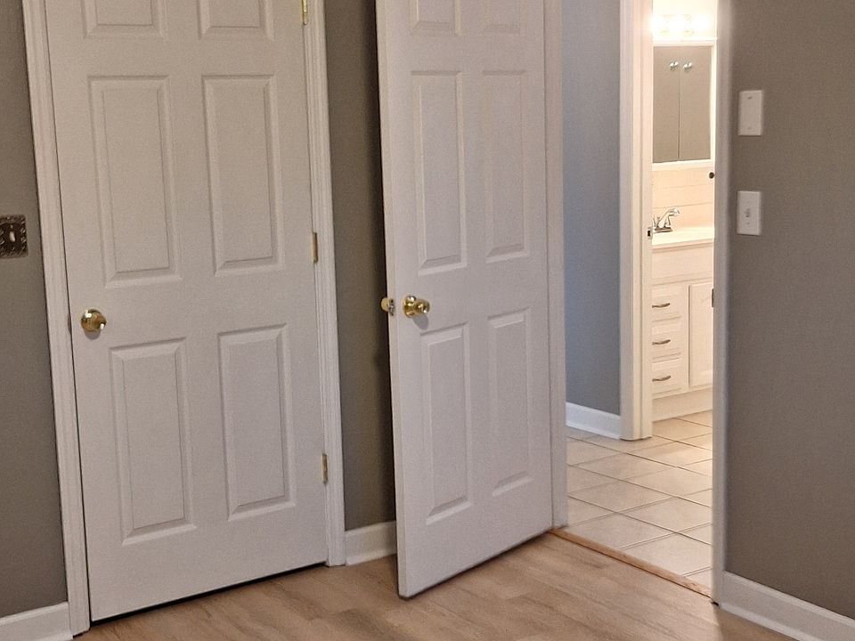 2nd image of 5314B Greenbriar Rd #B