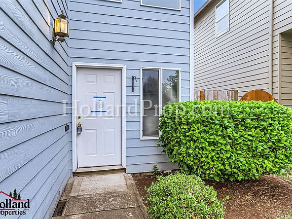 5th image of 3143 NE 13th Pl