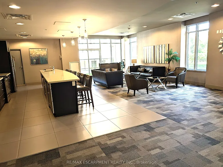90 Charlton Ave W #702 — Photo 18