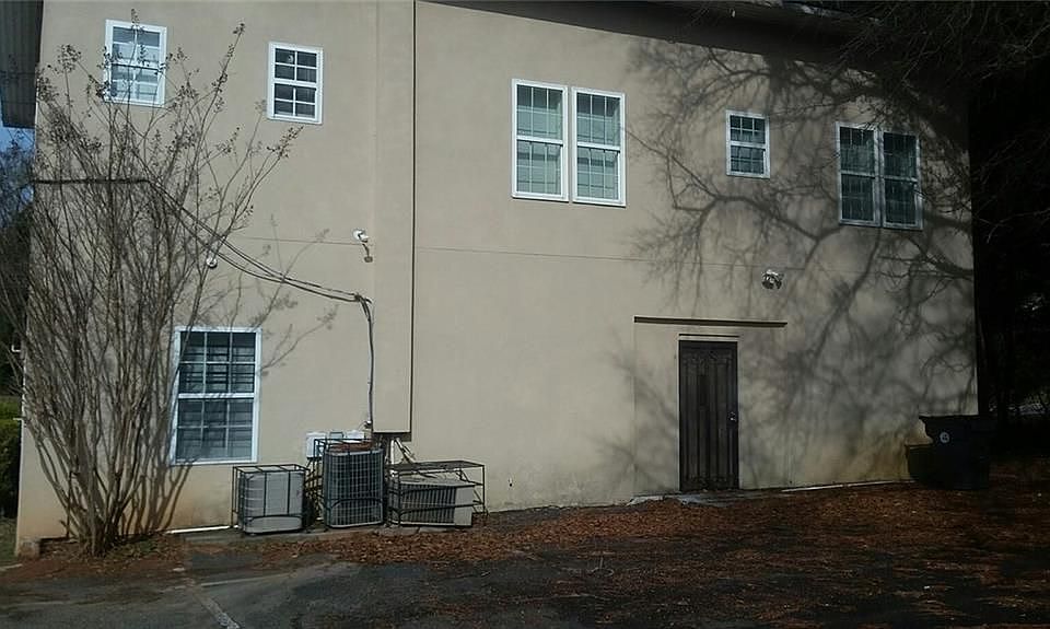2nd image of 3028 Washington Rd