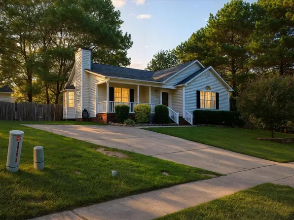 1008 S Fieldhaven Dr, Fuquay Varina, NC 27526