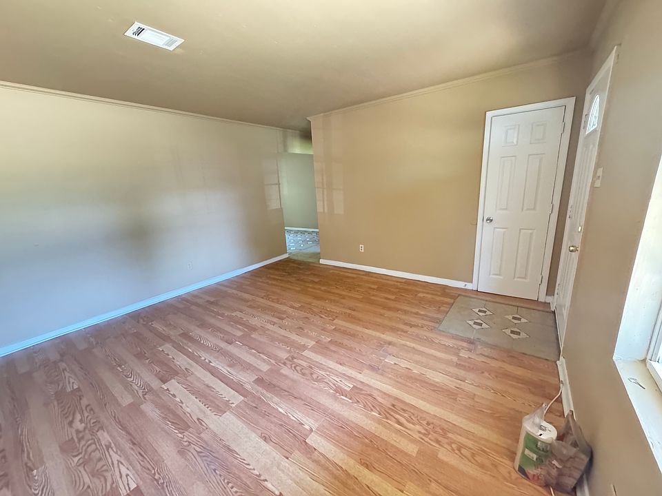 1st image of 1101 Alexandria Dr