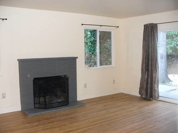 2nd image of 106 Meadowlark Ct
