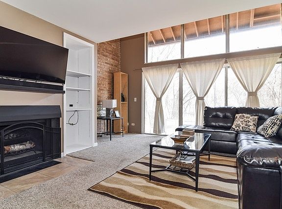 3rd image of 5915 Oakwood Dr