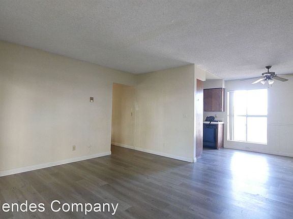 3rd image of 4710 Point Loma Ave #1