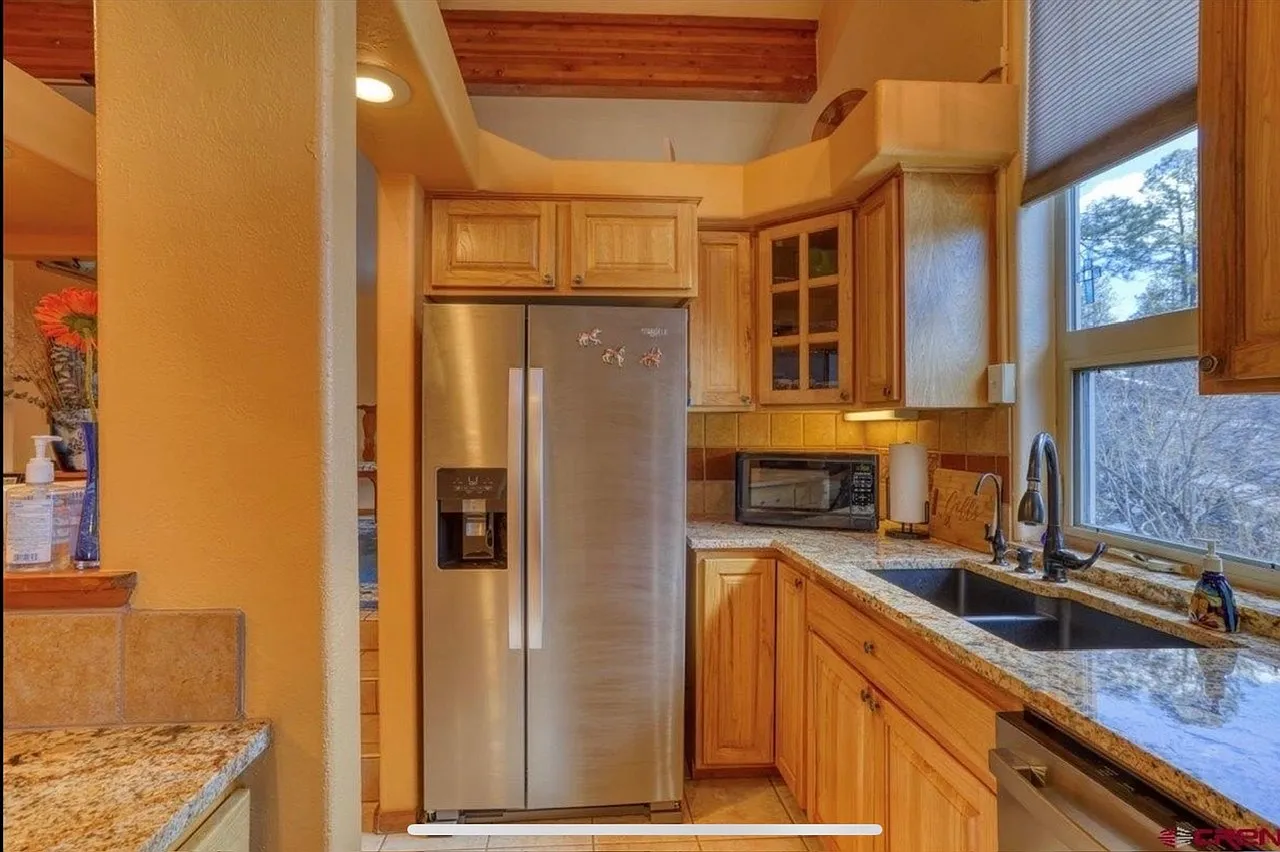 3 bed, 2.5 bath, 2478 sqft, $3,100 — Photo 3
