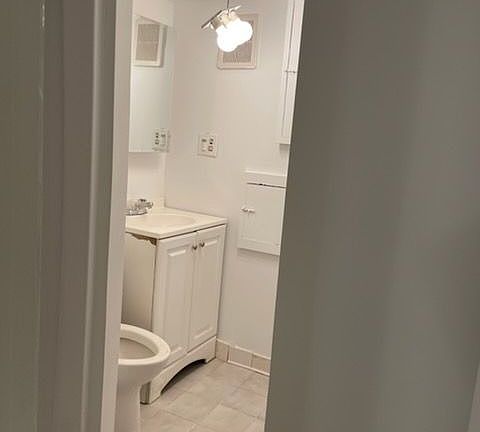 3rd image of 825 Franklin Ave #Up