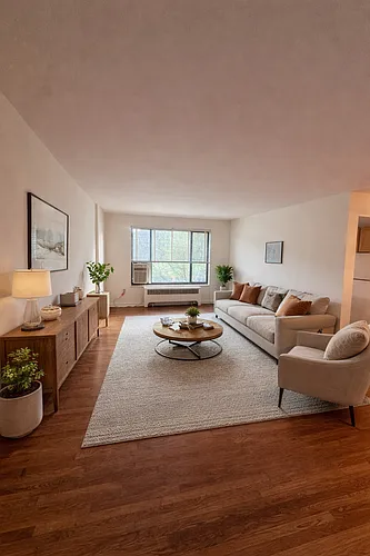 1010 G St NE Photo 1