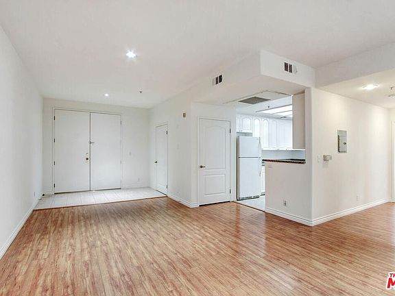 3rd image of 1132 S Shenandoah St APT 102