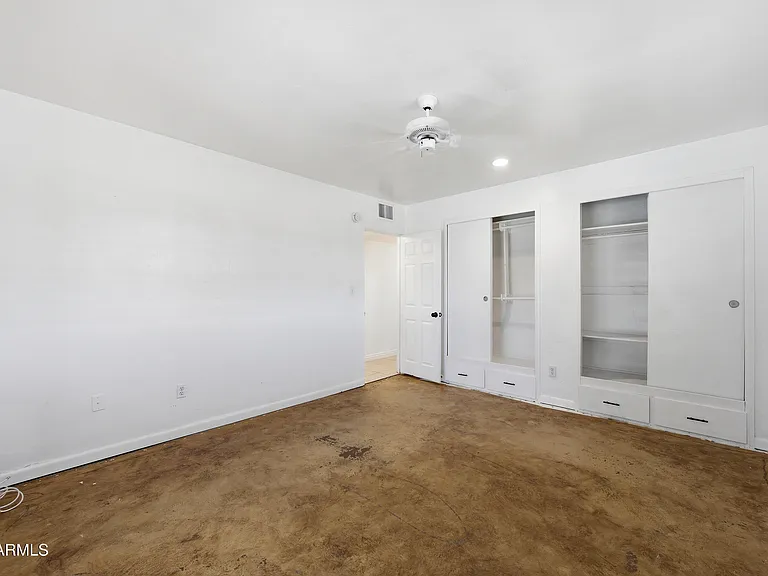 1031 E Vermont Ave — Photo 21