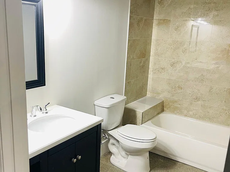 Guest Bathroom (accessible from Guest Bedroom)