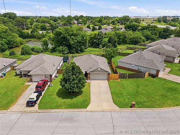 4th image of 9343 S 255th East Ave