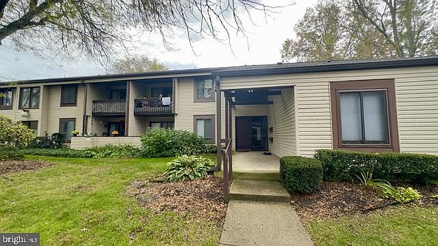 1st image of 11 Twin Rivers Dr N #M
