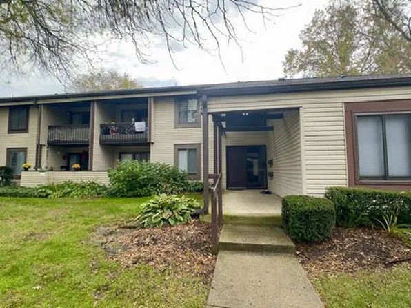 11 Twin Rivers Dr N #M, Hightstown, NJ 08520