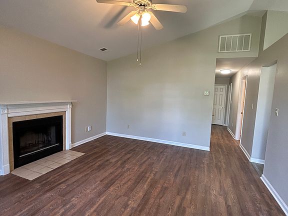 3rd image of 2097 Belmont Dr
