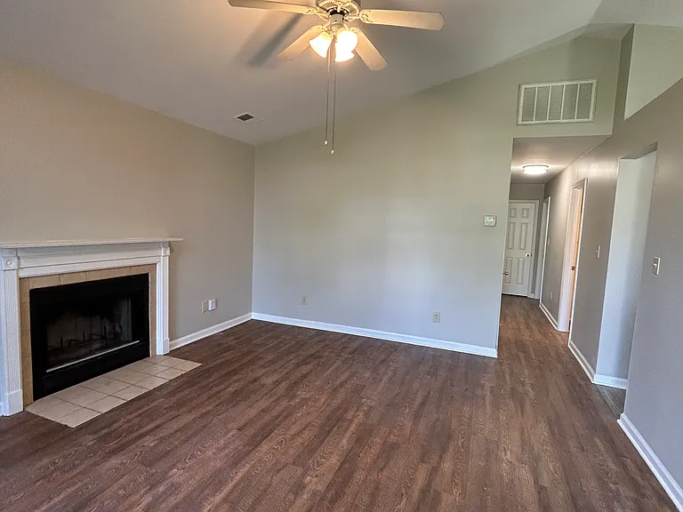 2097 Belmont Dr — Photo 3