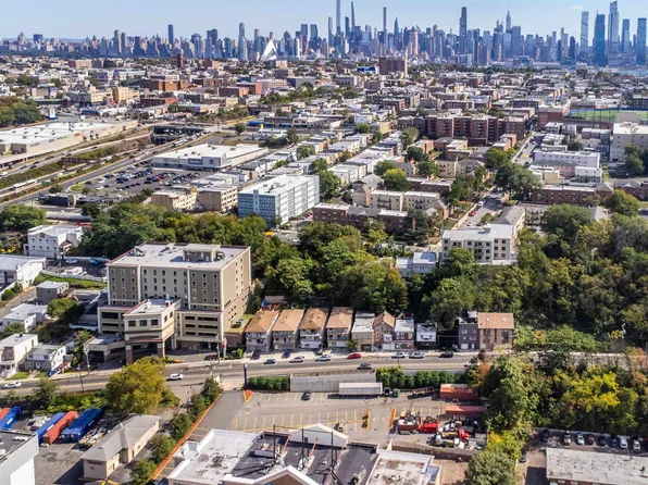 2608 Paterson Plank Road image 5 of 20