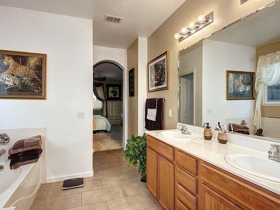 3rd image of 2633 Meadowlark Cir