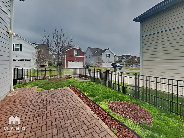 1033 Pemberly Ave — Photo 27
