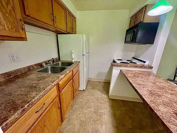 5th image of 946 Carle St APT 5