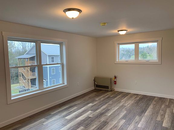 5th image of 221 Bridge St #5