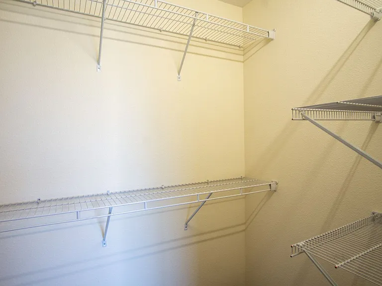 Great Piedmont 3 Bdr Townhouse w/Fireplace, DW + Garage! — Photo 16