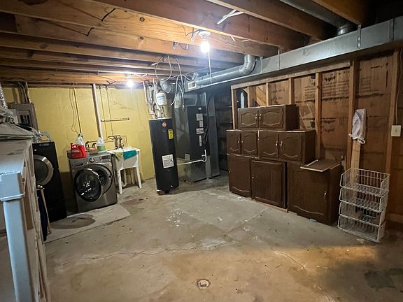 4th image of 7627 Thames Ct