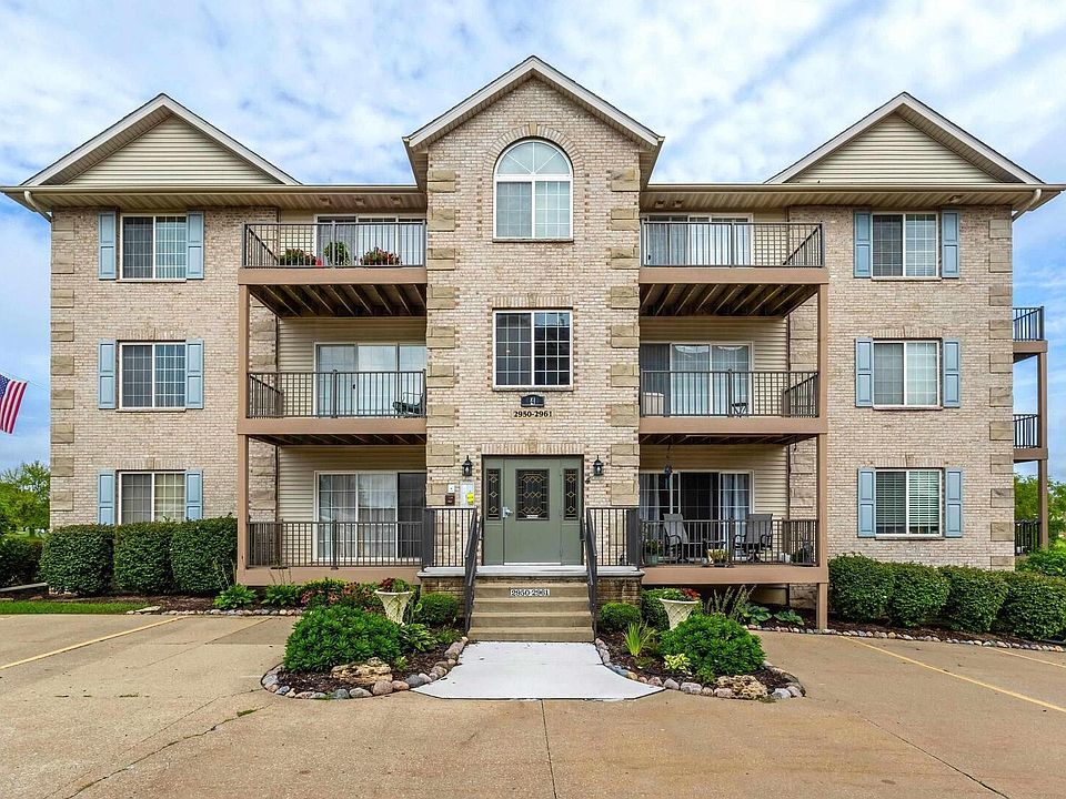 1st image of 2960 Holiday Ct #11