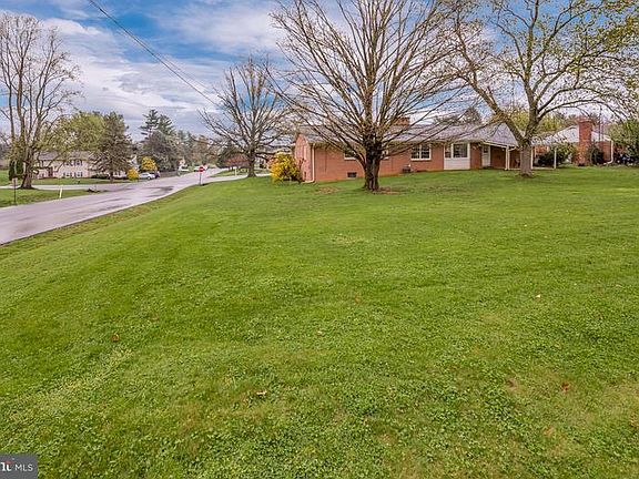 3rd image of 19203 Woodhaven Dr