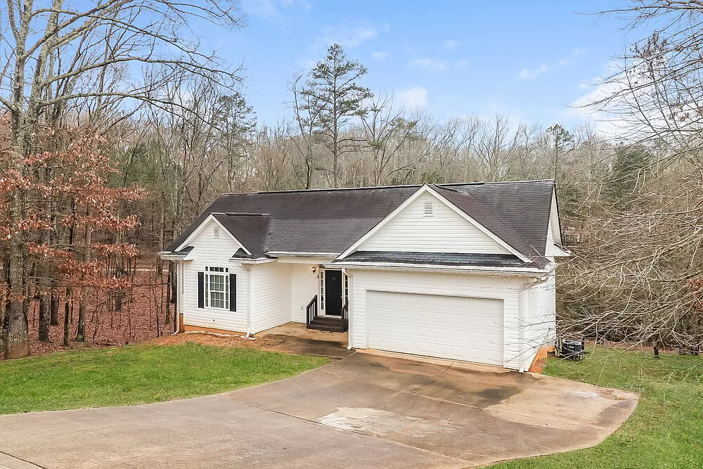 3 bed, 2.0 bath, 2064 sqft, $2,780 — Photo 3