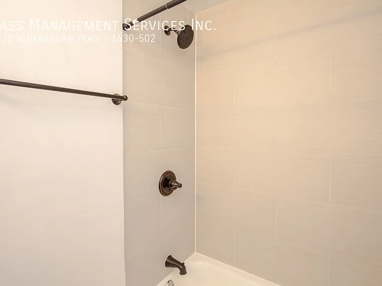 1430 N Dearborn Pkwy — Photo 104