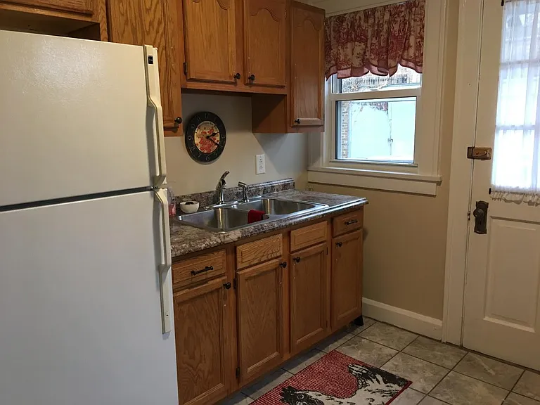 1657 Broadway Ave — Photo 2