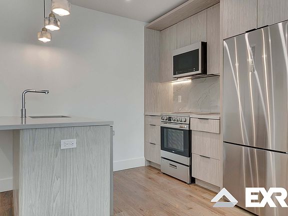 4th image of 150 Erasmus St #208