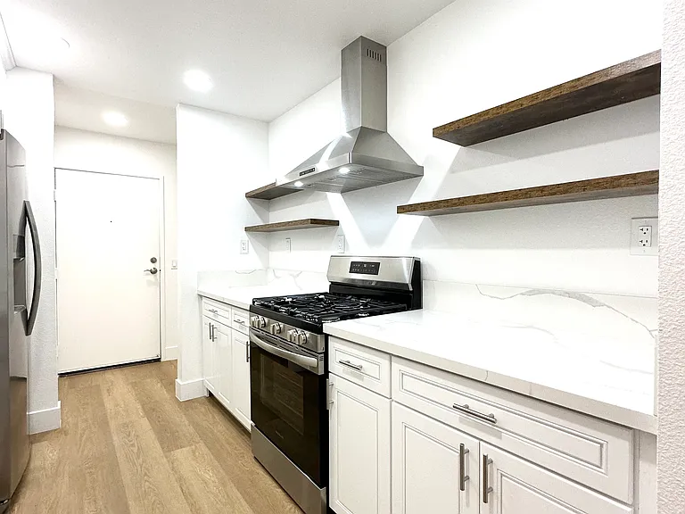 839 N Hayworth Ave #104 — Photo 9