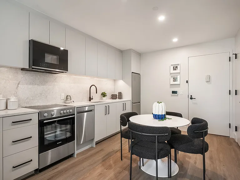 75 Dupont St #708 — Photo 2