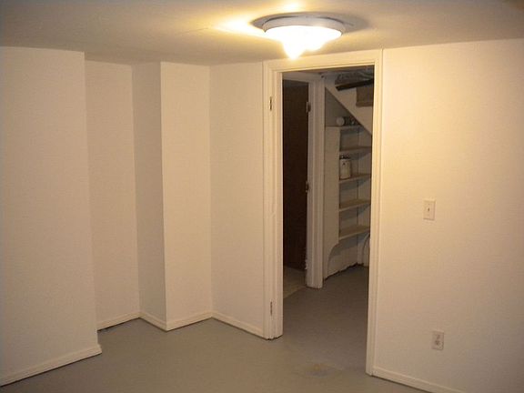 Basement Bedroom/Bathroom
