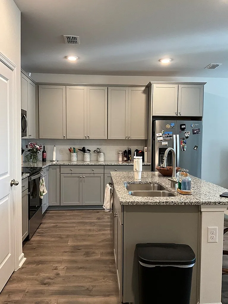 3 bed, 2.5 bath, 1654 sqft, $2,000 — Photo 3